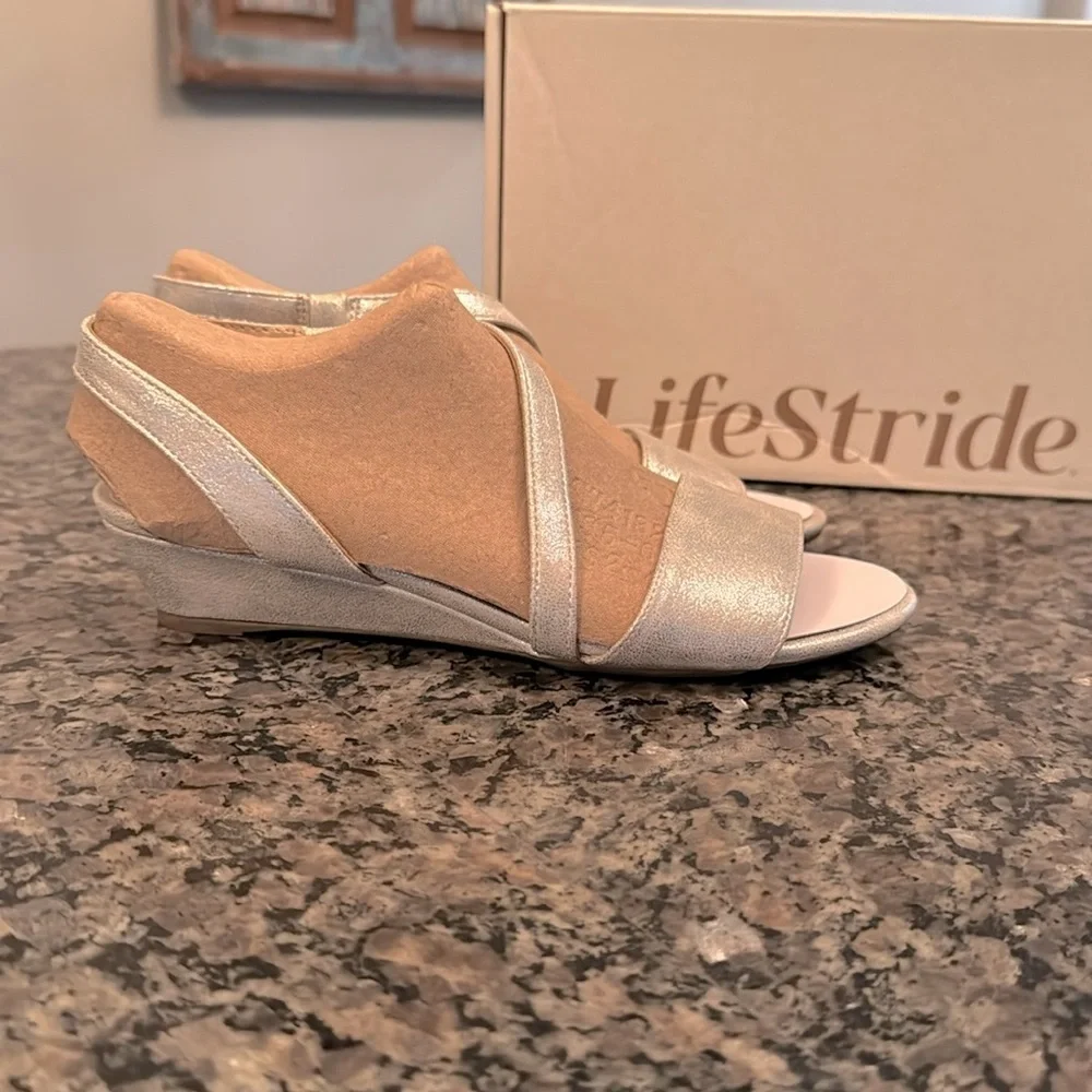 Life Stride Yasmine silver metallic wedge sandal NIB 6M